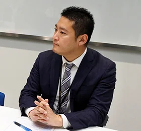 <span class="fs-12 bold">インタビュアー</span> バルテス株式会社 岡本